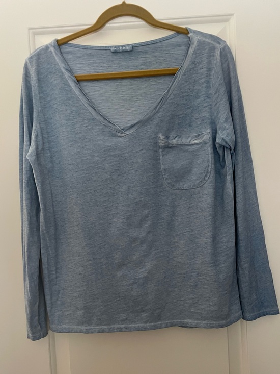 Made In Italy Tops - Relaxed V-Neck Long Sleeve Tee in Light Blue size M
